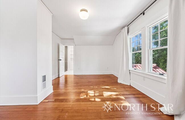 Building Photo - Charming Broadmoor Historic Farmhouse on a...