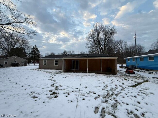 Building Photo - 4095 Sleepy Hollow Rd