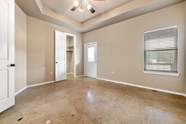Building Photo - 216 Stone Gate Dr