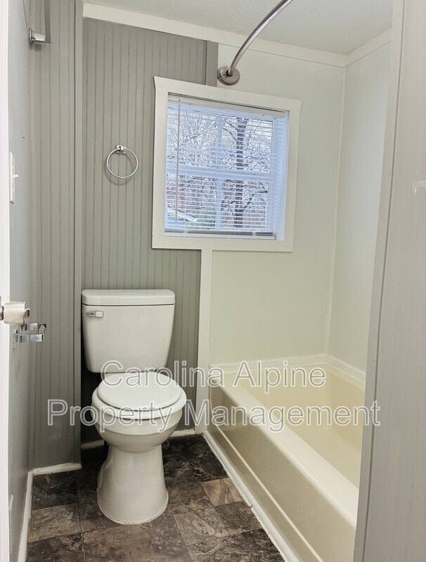 Building Photo - 1021 Dodd St