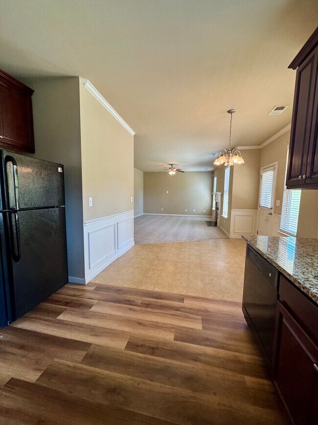 Building Photo - This beautiful 4-bedroom, 2.5-bath home Move-in ready and is waiting for you!