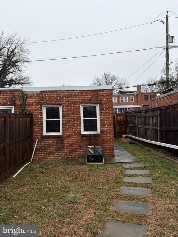 Building Photo - 223 Ingraham St NW