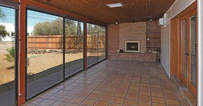 Building Photo - Charming Sam Hughes Brick Home with large ...