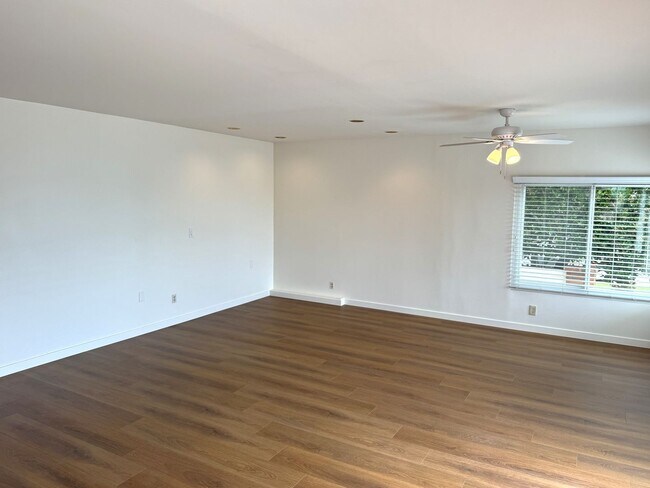 Building Photo - EXPANSIVE OCEAN VIEW from 2 balconies, VALUE Price in PDR