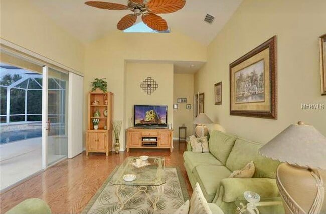 Building Photo - 692 Shadow Bay Way