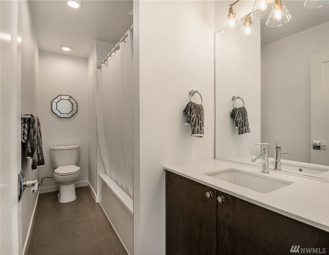 Building Photo - 1112 13th Ave