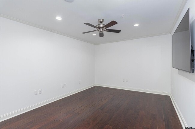 Building Photo - 2801 Wexford Dr