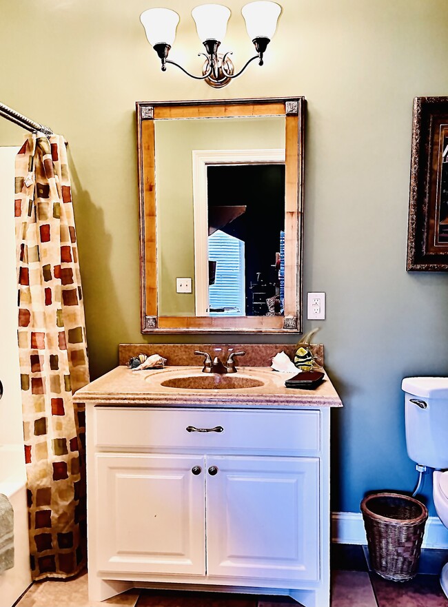 #2 Guest Bath - 112 McGraph Cv