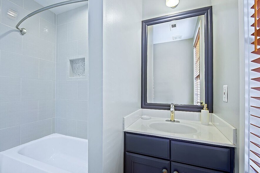 Building Photo - 2016 Fleet St