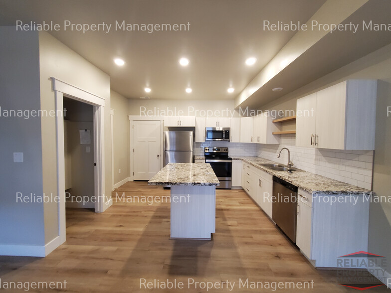 Building Photo - 359 N 3rd W
