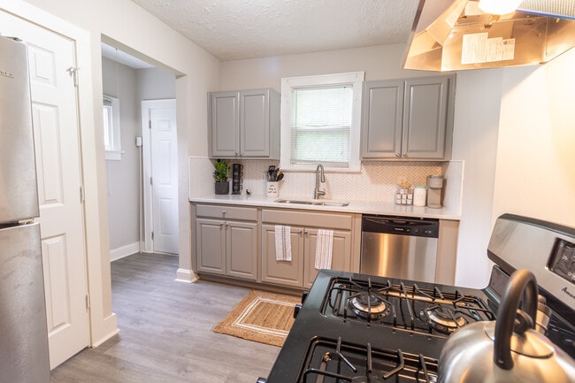 Building Photo - 1125 Wilson Ave