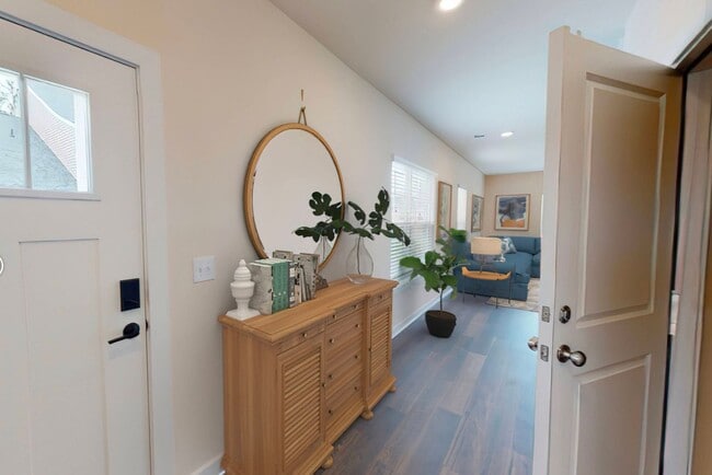 Building Photo - Wren | 3 Bed 2.5 Bath | Garage | 1729 sf | $2831 - $3114 | 8, 9, 10, 12, 14, and 15 month lease t...