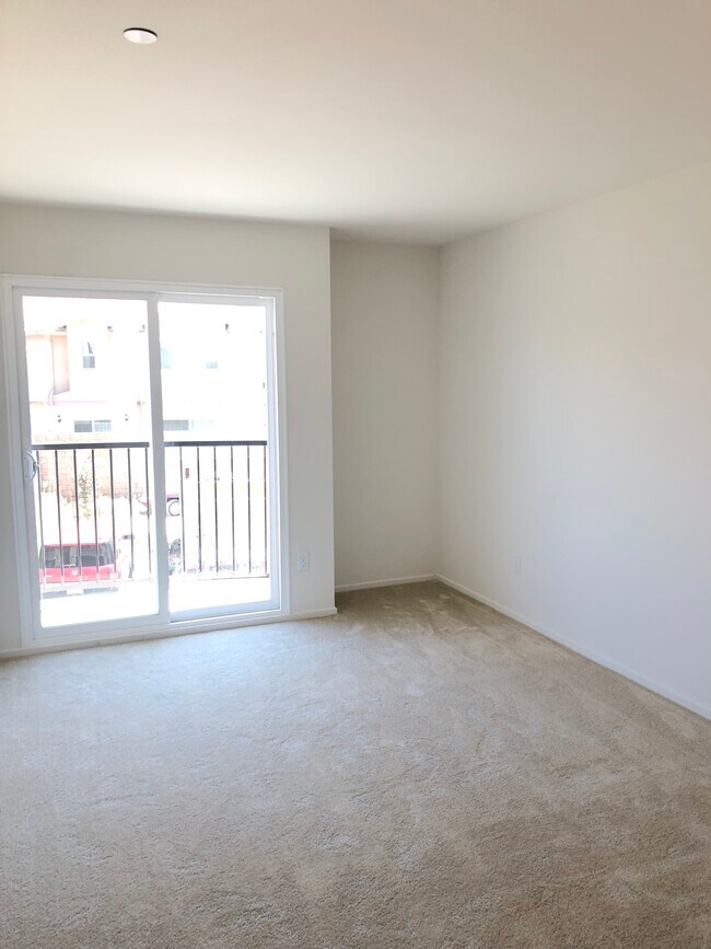 Building Photo - 4400 Lilac Cir
