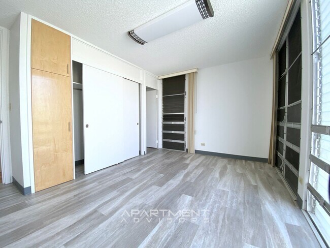 Building Photo - RENOVATED! 2 BED / 2 BATH / 1 PRK! CONVENI...