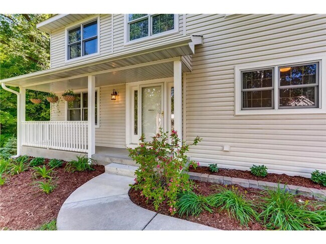 Building Photo - Single Family Home + Over 1/2 Acre Lot!! Welcome Home to Rockford MN!