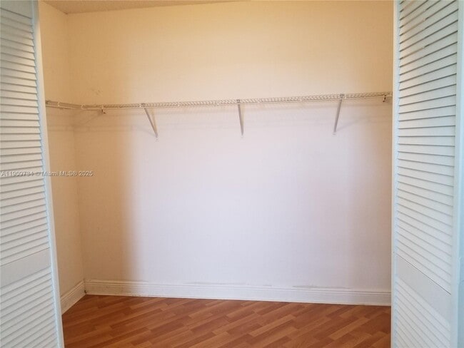 Building Photo - 9735 Fontainebleau Blvd