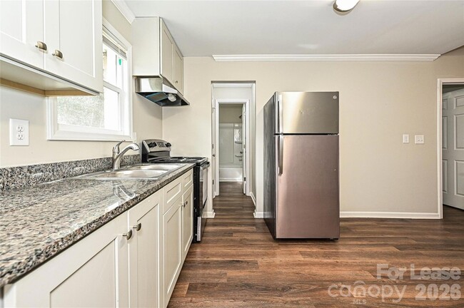 Building Photo - 302 E Hudson St