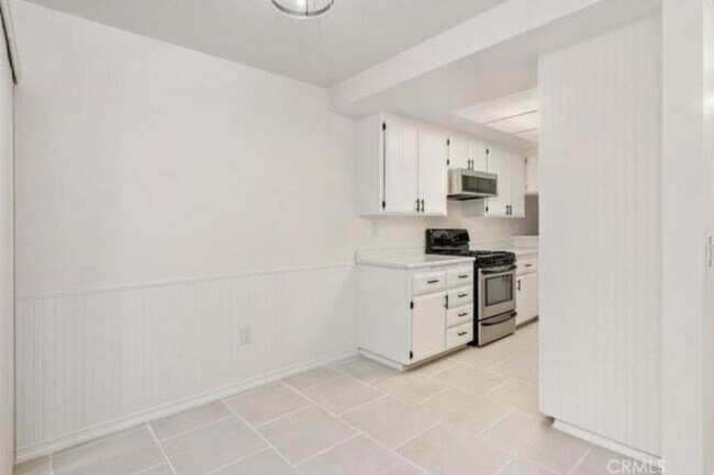 Building Photo - 616 S Santa Fe St