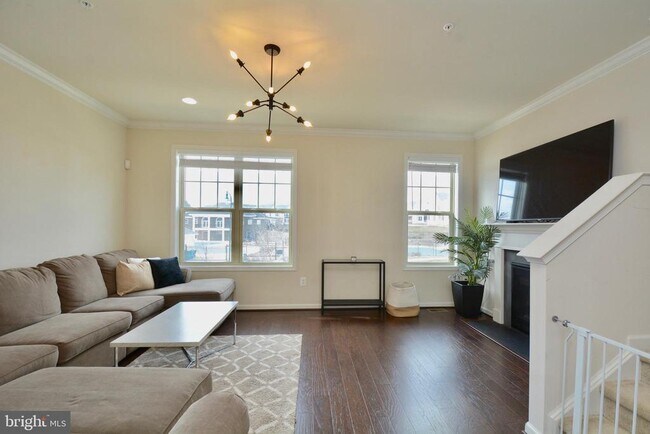 Building Photo - 22305 Broadway Ave