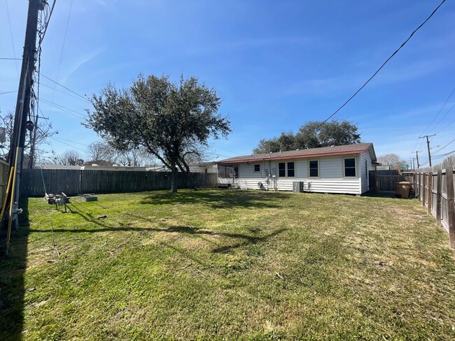 Building Photo - Beautiful 2 Bed / 1 Bath Home – Prime Location