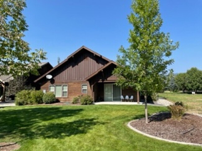 Building Photo - Executive Home in Dover Bay