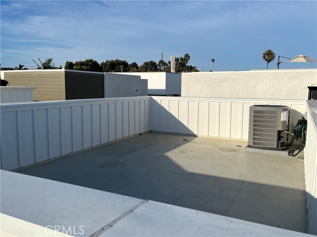 Building Photo - 933 15th St