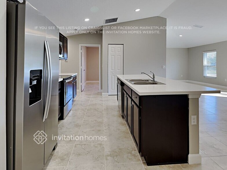 Building Photo - 842 Starland St SE