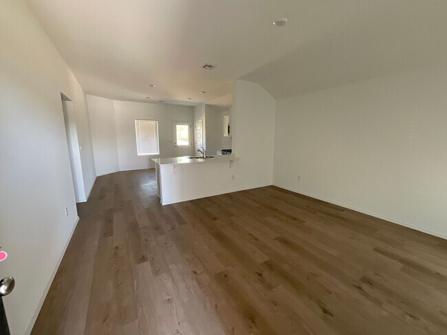 Building Photo - 2022 Meadow Ln