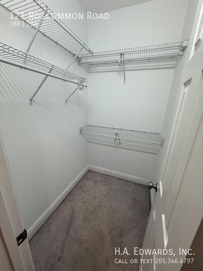 Building Photo - 121 Roscommon Rd