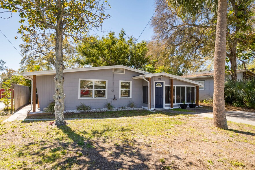 Front of Home - 539 Bay St