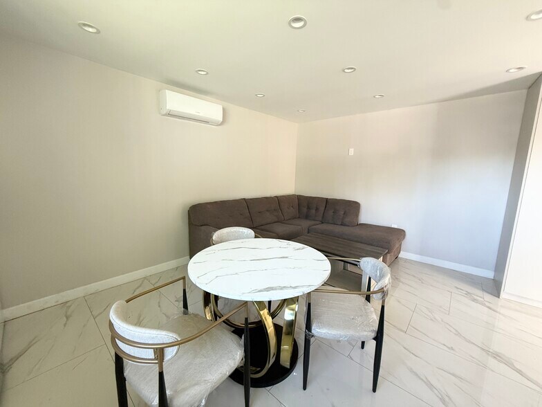 Building Photo - 8431 Oso Ave