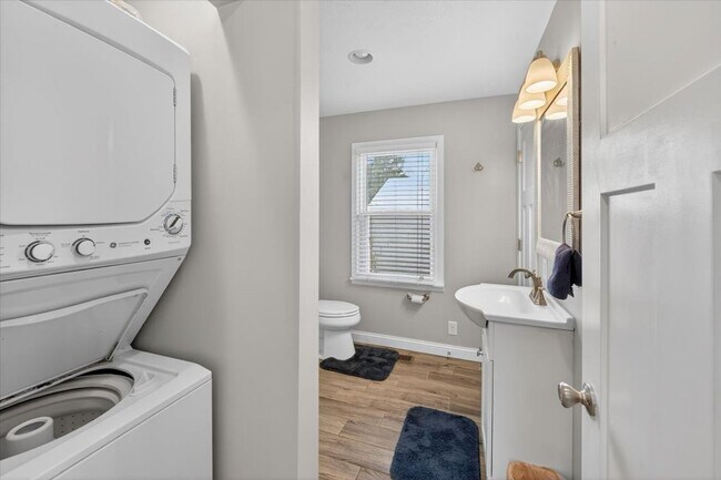 Building Photo - 2113 Pamela Dr