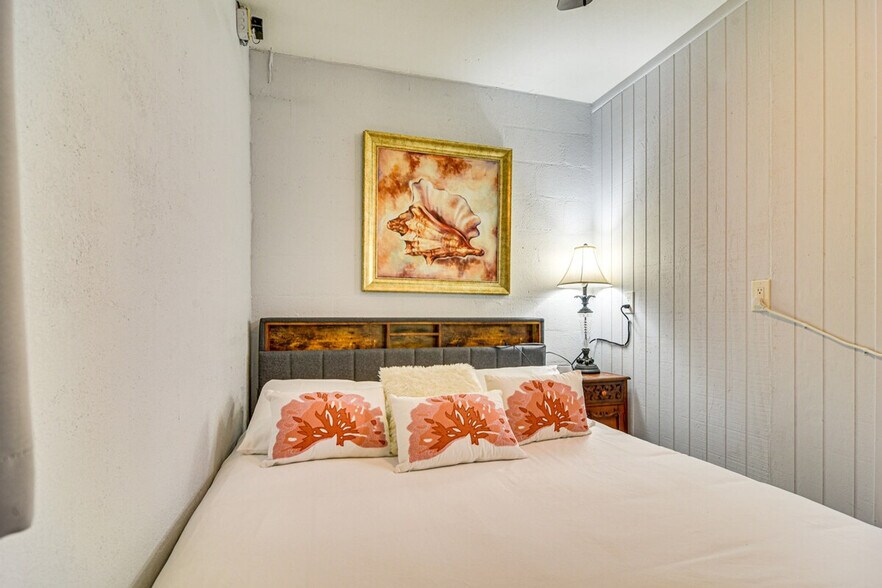 Building Photo - 1409 Maple St