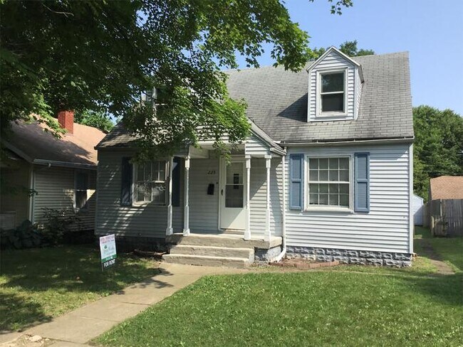 Primary Photo - 225 E Fairview Ave