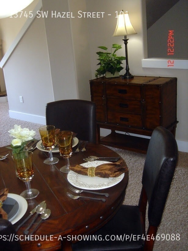Building Photo - 3BDRM 2.5BTH Condo End Unit, garage, gas F...