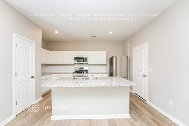 Building Photo - 2105 Boxwood Cir