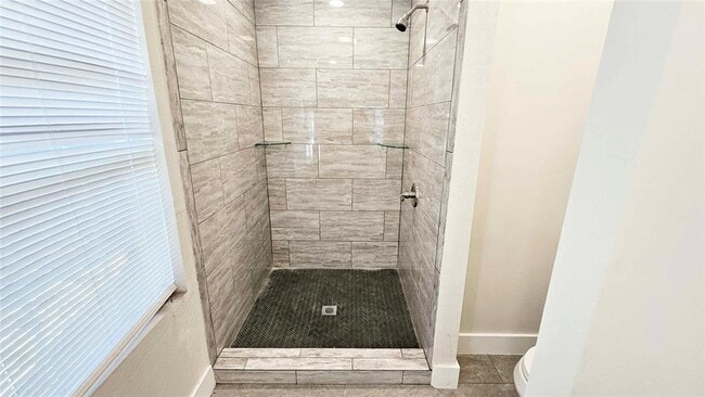 Building Photo - 1424 NE 10th St