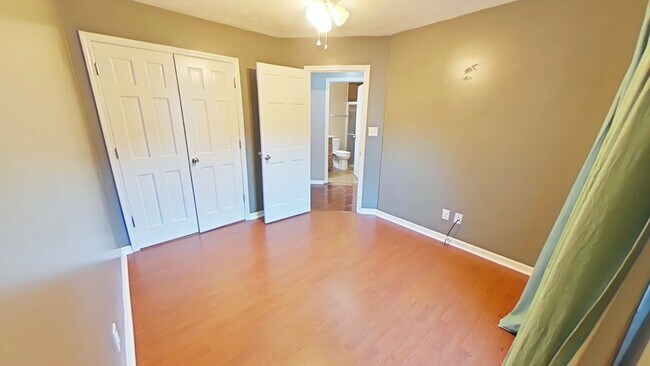 Building Photo - 151 Spring Valley Dr
