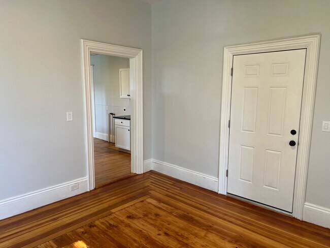 Building Photo - 34 Birch St