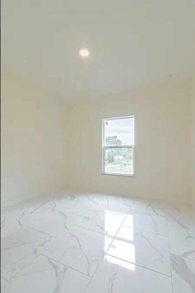 Building Photo - Great Location in Lake Placid-Large Three ...