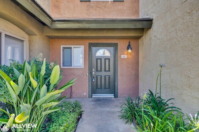 Building Photo - Beautifully Renovated 2-Bedroom Corner Tow...