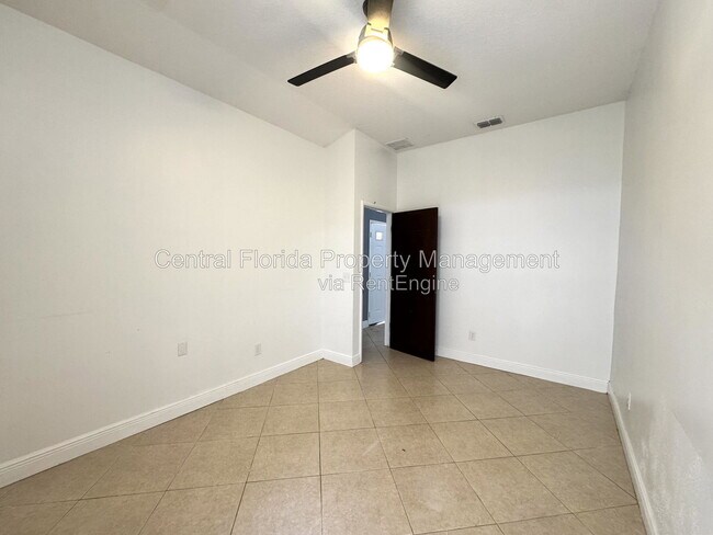 Building Photo - 8120 Lesia Cir