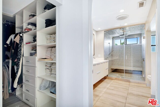 Building Photo - 6324 Geyser Ave