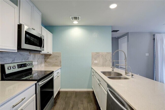 Building Photo - 261 New Bridge Dr