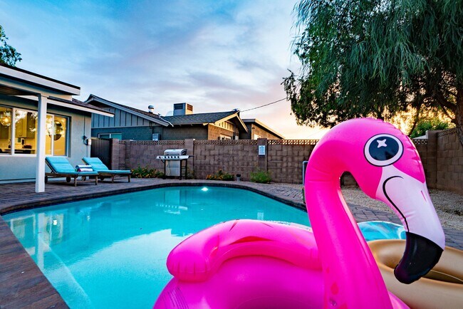 Building Photo - NO HOA Heated Pool-Gorgeous 3bed/2bath Home in Old Town Scottsdale