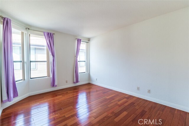 Building Photo - 514 N Isabel St