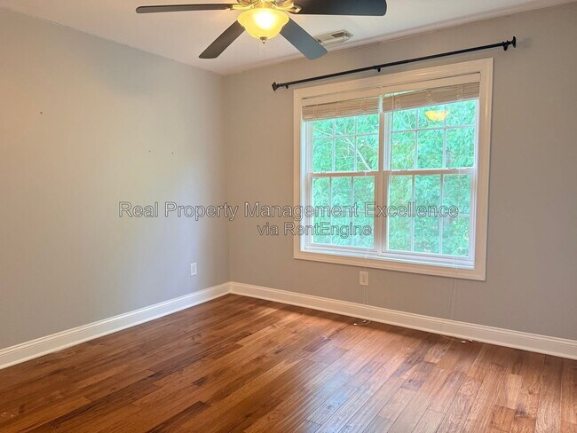 Building Photo - 305 Holly Thorn Trace