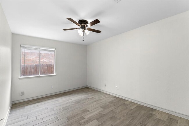 Building Photo - 2356 Vernell Way