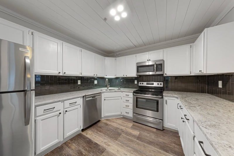 Building Photo - 2100 Ridge Dr