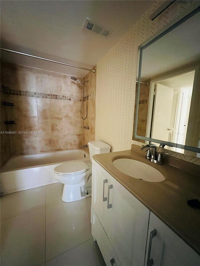 Building Photo - 1470 NE 123rd St